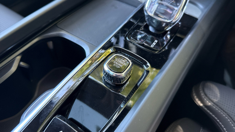 Volvo XC60 2.0 T8 [455] PHEV Ultra Dark 5dr AWD Geartronic Estate